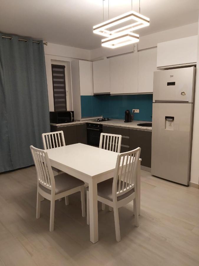 Astoria Apartament'S Navodari Bagian luar foto